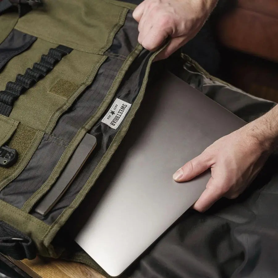 The "Heavyweight Nomad" - 17" Padded Canvas Messenger